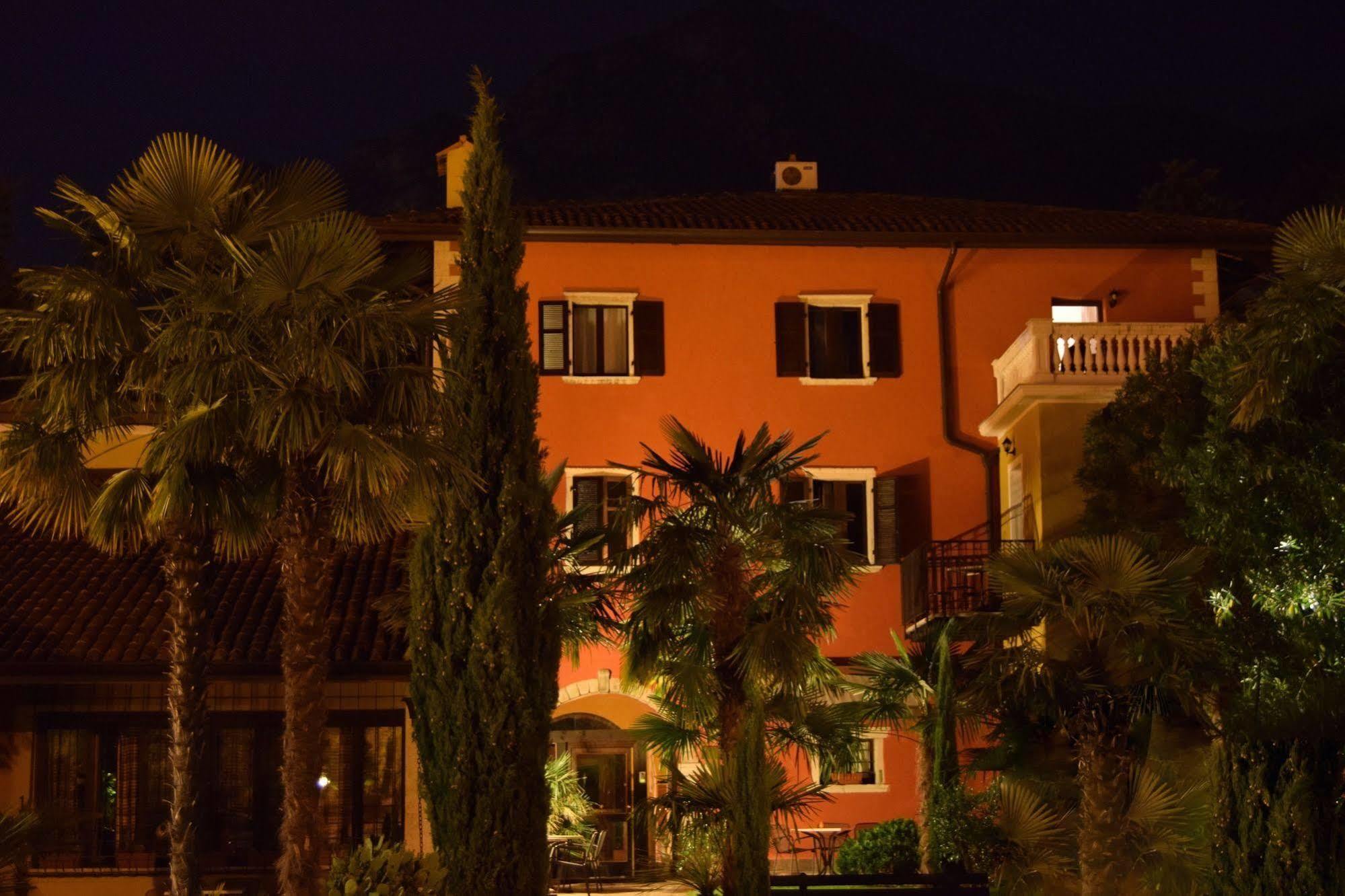 Residence Segattini Riva del Garda Ngoại thất bức ảnh