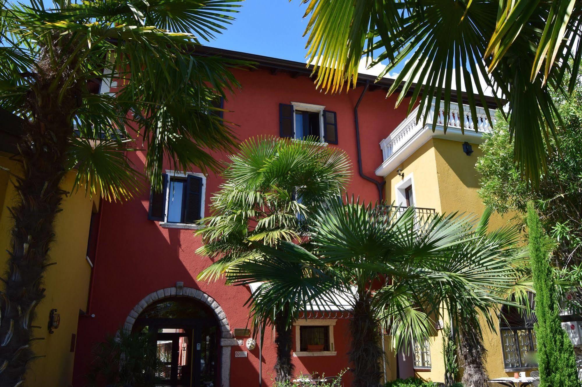 Residence Segattini Riva del Garda Ngoại thất bức ảnh